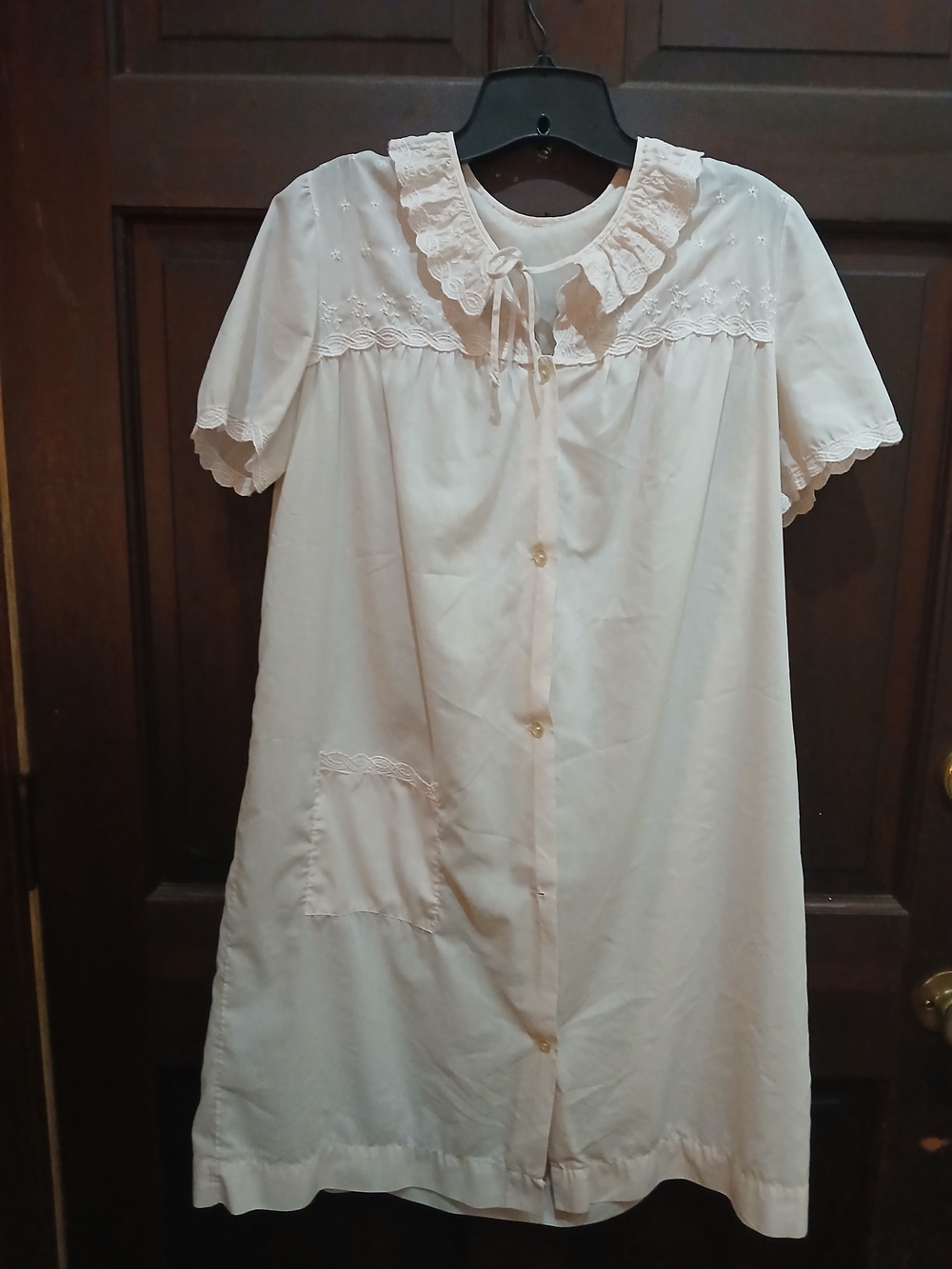 Vintage Pink Women’s Short-Sleeve House Coat with Ruffle Collar Button Up